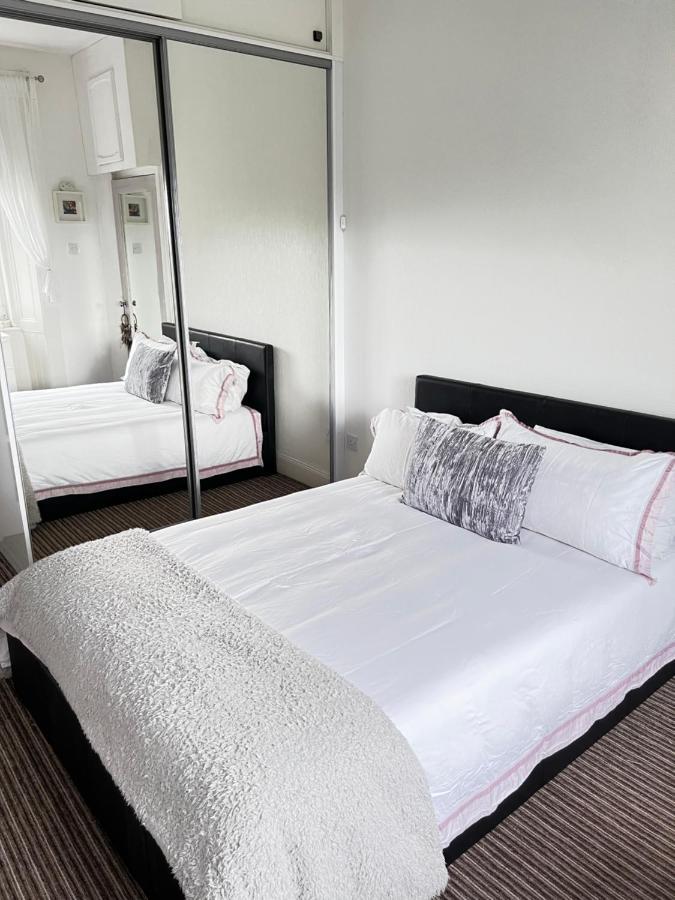 1 Bedroom Flat In Tolcross, Glasgow Top Floor. Exterior foto